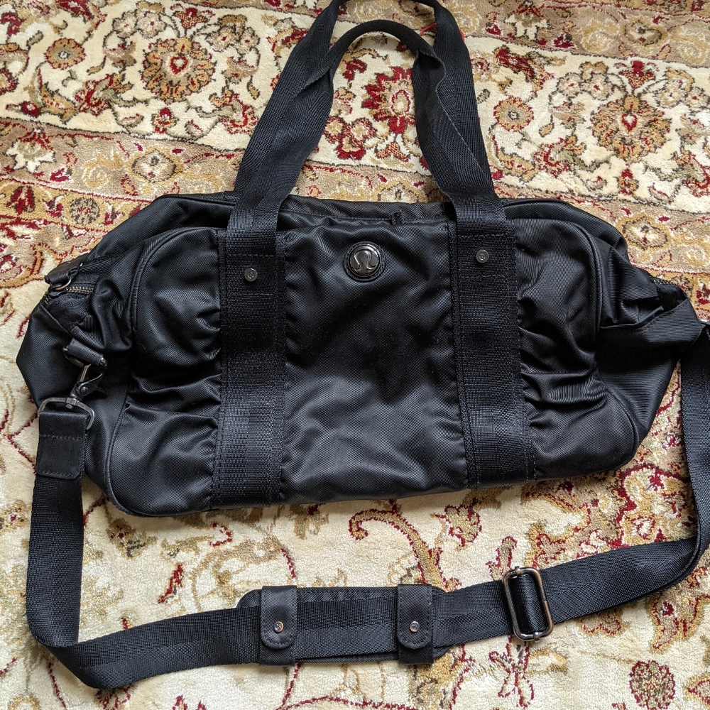 Lululemon black gym duffle